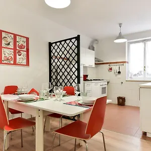Red & White Vatican Appartement Rome